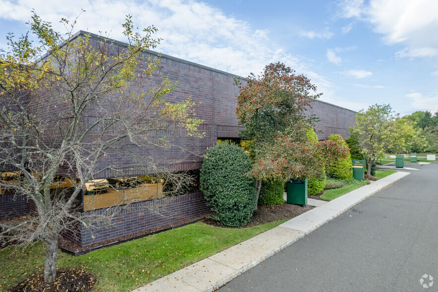 200-225 N Center Dr, North Brunswick, NJ en alquiler - Foto del edificio - Imagen 2 de 5