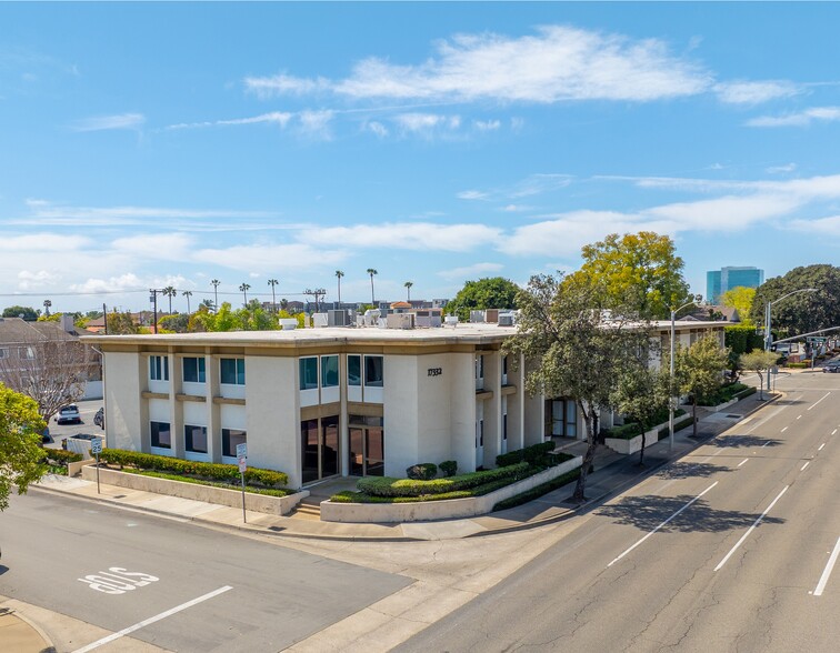 17332 Irvine Blvd, Tustin, CA en venta - Foto del edificio - Imagen 1 de 9