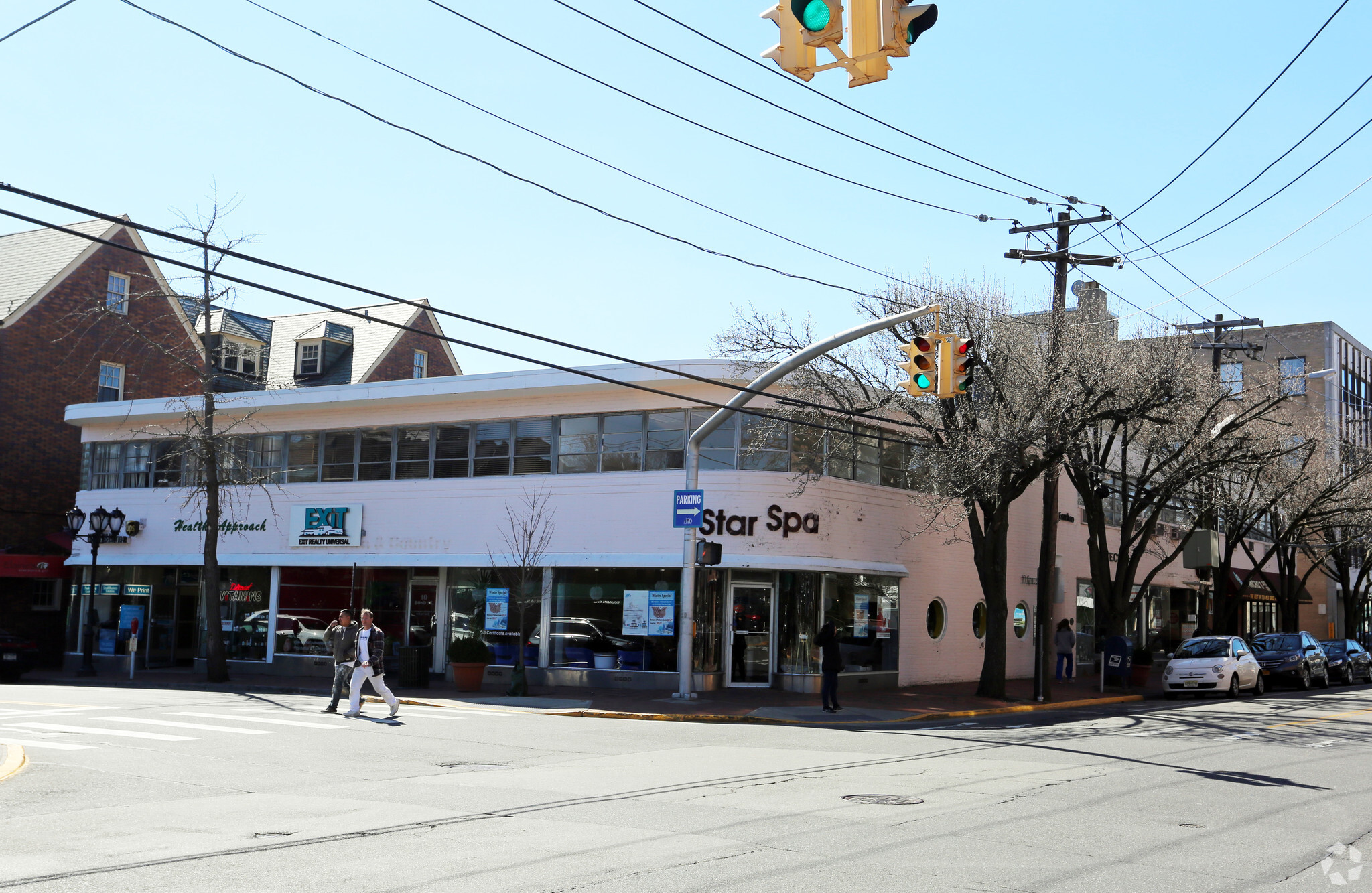 10 Bond St, Great Neck, NY en alquiler Foto del edificio- Imagen 1 de 17