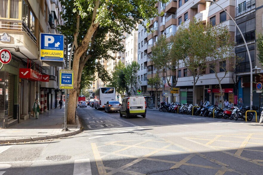 Avenida Doctor Olóriz, 5, Granada, Granada en venta - Foto del edificio - Imagen 2 de 34