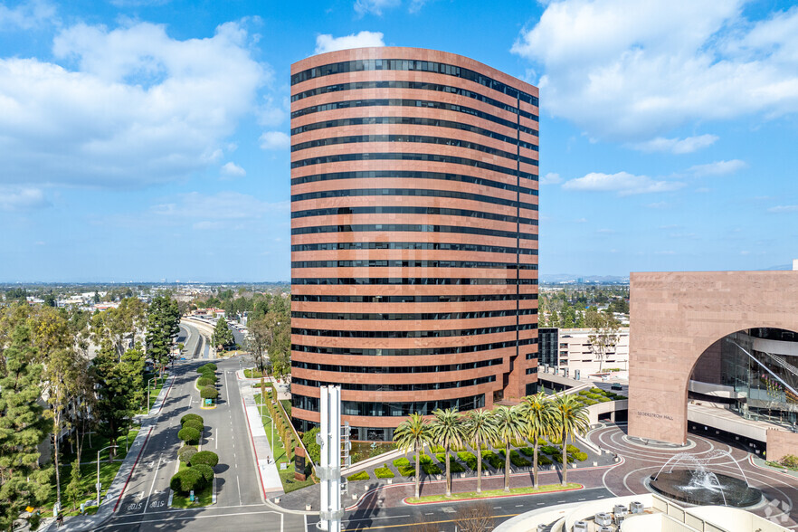 650 Town Center Dr, Costa Mesa, CA en alquiler - Foto del edificio - Imagen 1 de 67