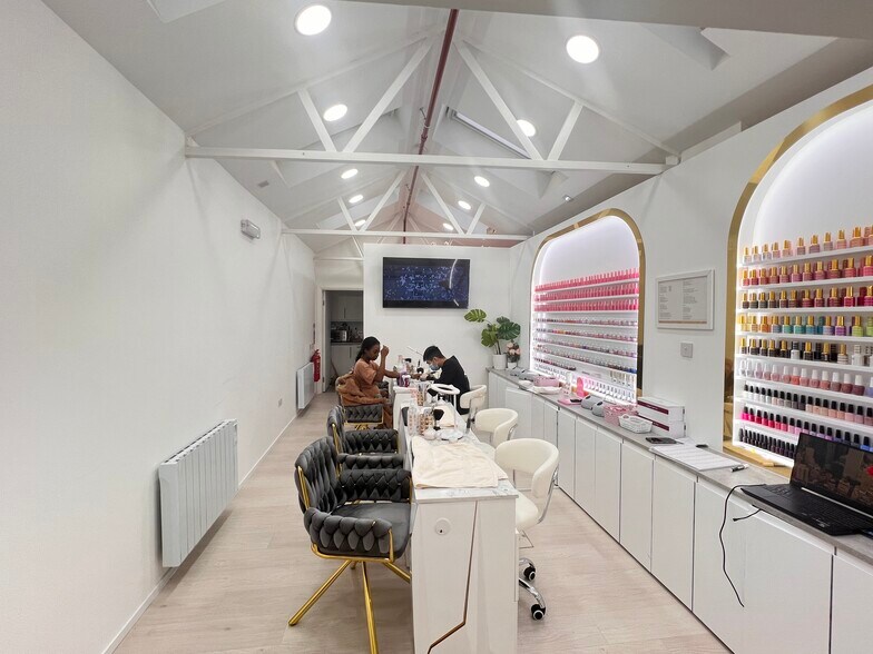 51 Chalk Farm Rd, London en venta - Foto del interior - Imagen 2 de 8