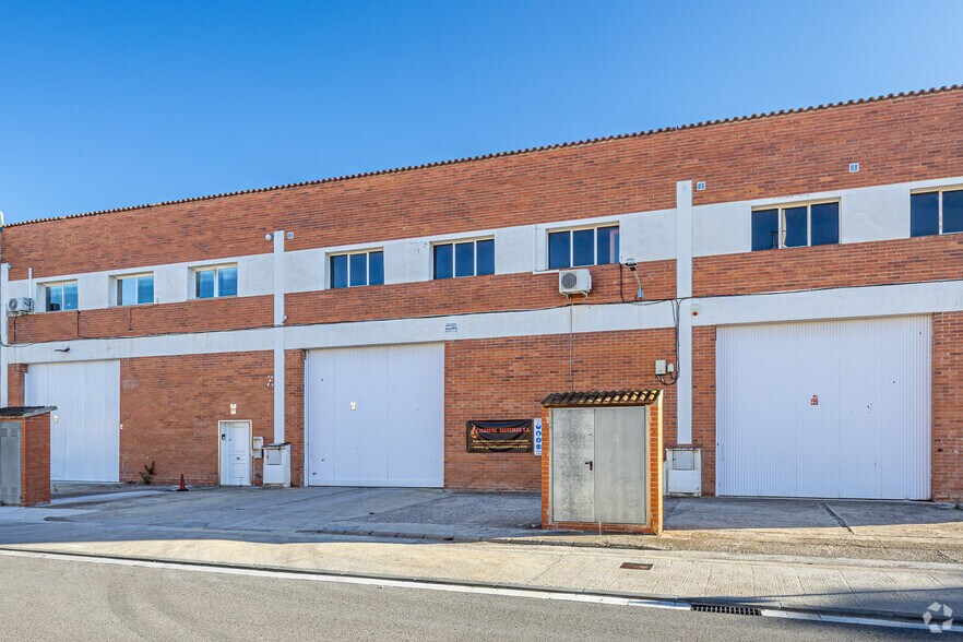 18 Carrer Marie Curie, Sant Esteve Sesrovires, Barcelona en venta - Foto del edificio - Imagen 2 de 3