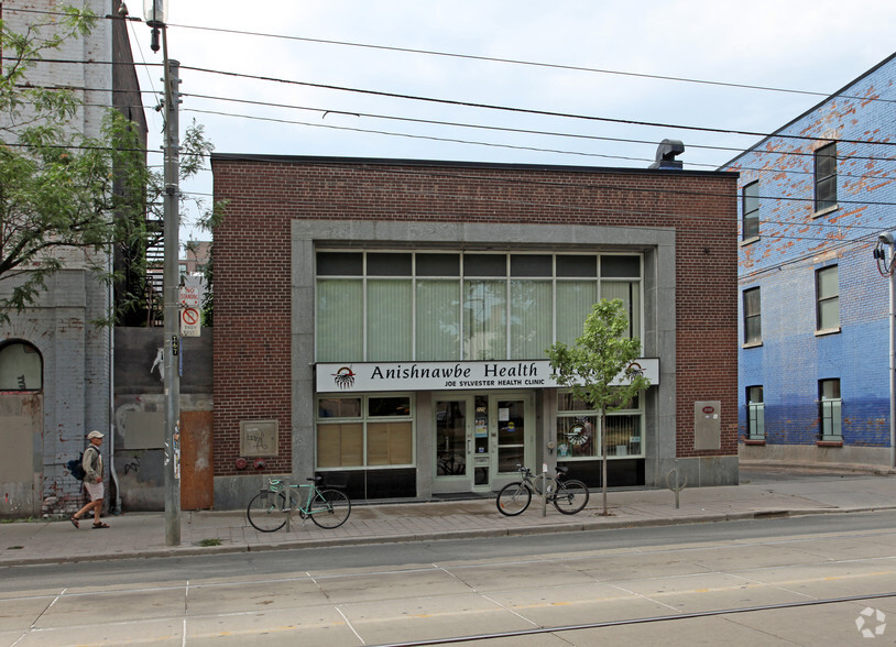 225 Queen St E, Toronto, ON en alquiler - Foto del edificio - Imagen 2 de 2