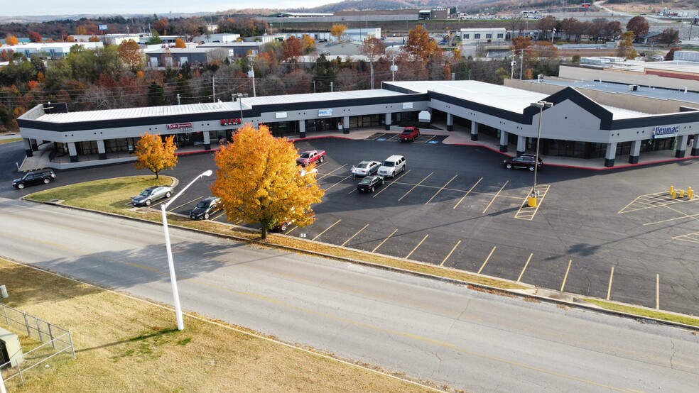 180 Mall Rd, Hollister, MO en alquiler - Foto del edificio - Imagen 1 de 4