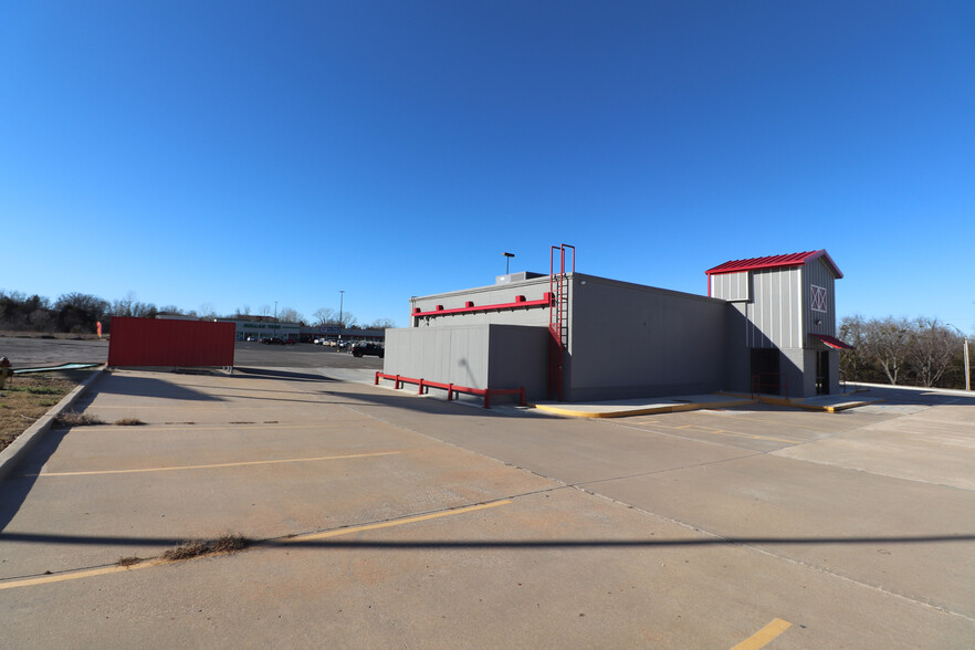 710 N Main St, Bristow, OK en venta - Foto del edificio - Imagen 3 de 13