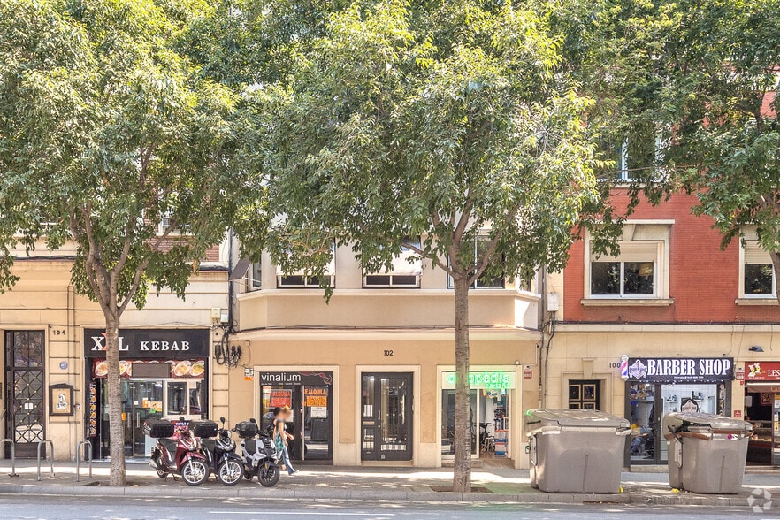 Edificio residencial en Barcelona, Barcelona en venta - Foto del edificio - Imagen 2 de 3