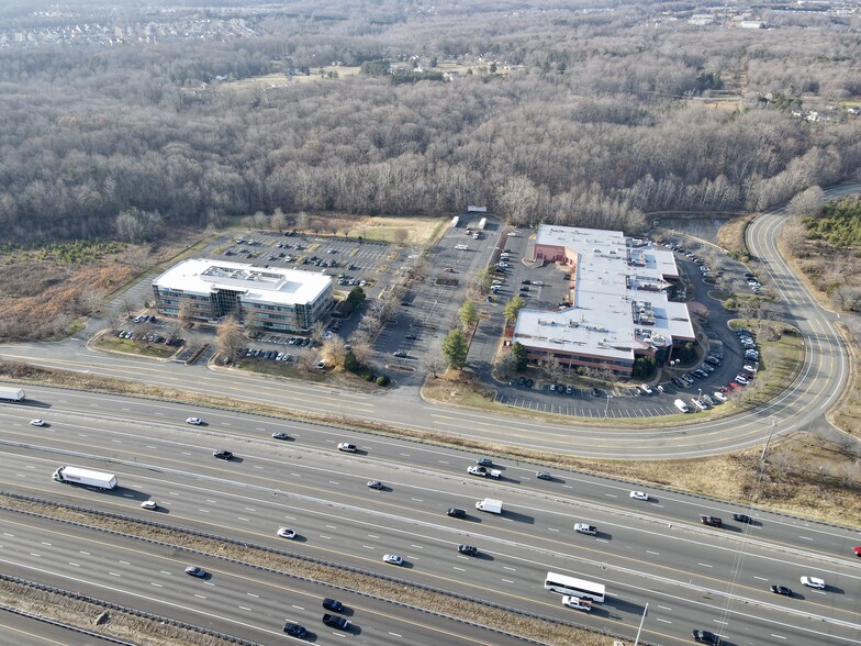 150 & 100 Riverside Parkway cartera de 2 inmuebles en venta en LoopNet.es - Foto del edificio - Imagen 3 de 7