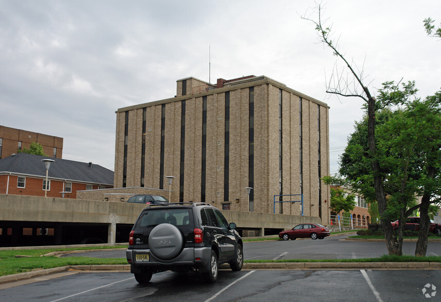 4085 Chain Bridge Rd, Fairfax, VA en alquiler - Foto del edificio - Imagen 3 de 4