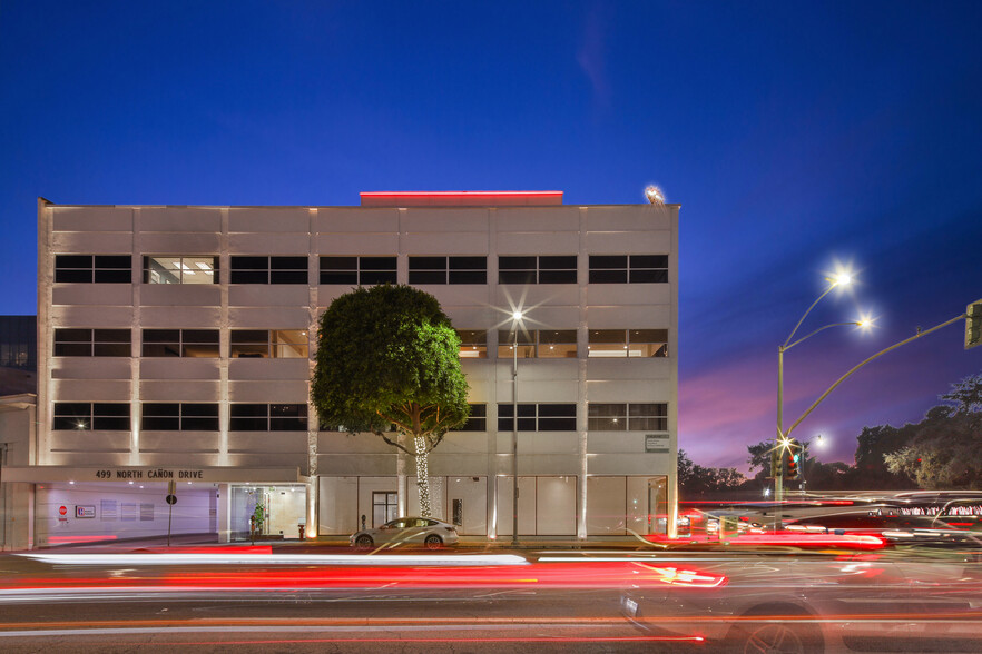 499 N Canon Dr, Beverly Hills, CA en alquiler - Foto del edificio - Imagen 2 de 15