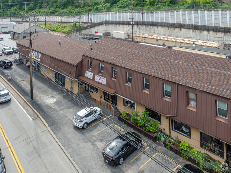 2544-2546 Library Rd, Pittsburgh, PA en alquiler - Foto del edificio - Imagen 2 de 15