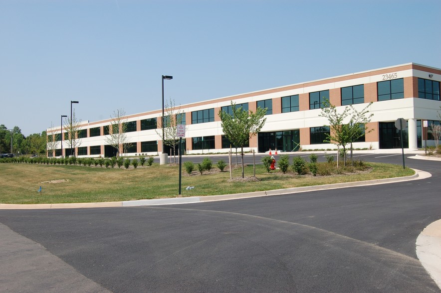 23465 Rock Haven Way, Dulles, VA en alquiler - Foto del edificio - Imagen 3 de 3