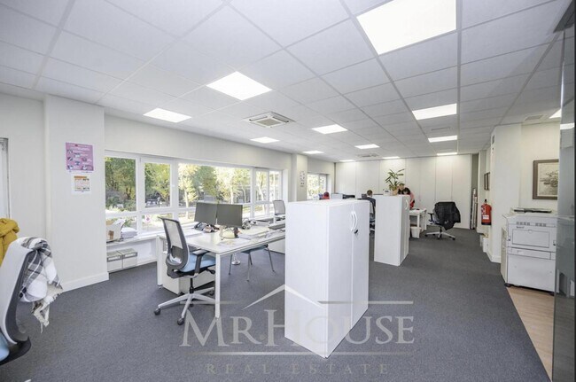 Más detalles de Calle Pintor Juan Gris, 4, Madrid - Oficina en alquiler