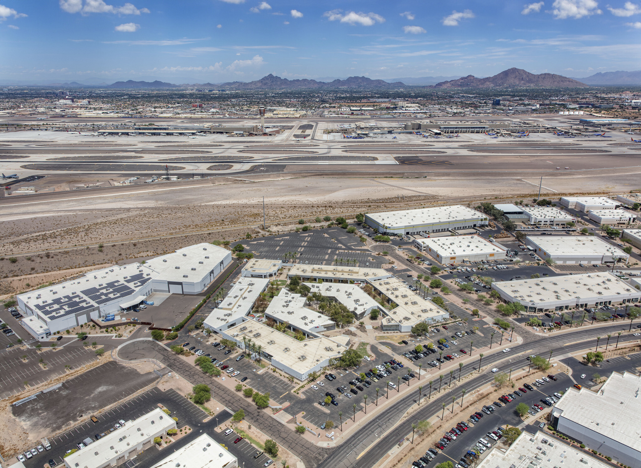 3600 E University Dr, Phoenix, AZ en alquiler Foto del edificio- Imagen 1 de 7