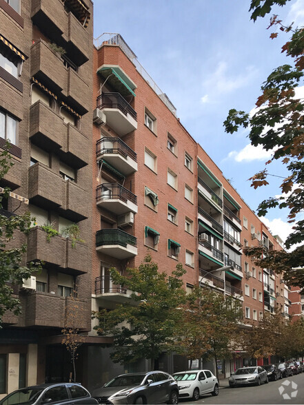 Calle María de Guzmán, 49, Madrid, Madrid en alquiler - Foto del edificio - Imagen 2 de 2