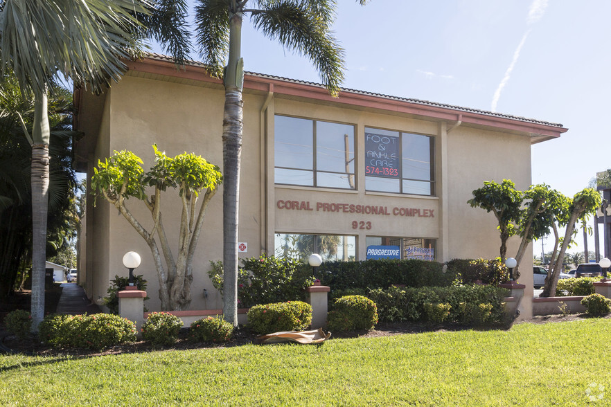 923 Del Prado Blvd S, Cape Coral, FL en venta - Foto del edificio - Imagen 1 de 11