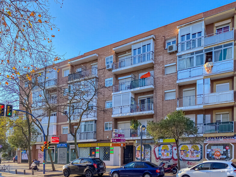 Avenida Doctor Mendiguchía Carric, 25, Leganés, Madrid en venta - Foto del edificio - Imagen 2 de 2