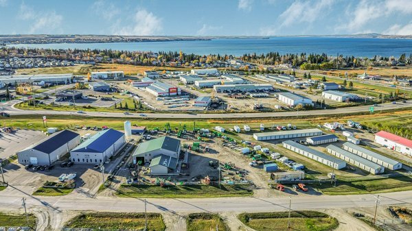 30 Industrial Dr, Sylvan Lake, AB en venta - Foto del edificio - Imagen 2 de 41