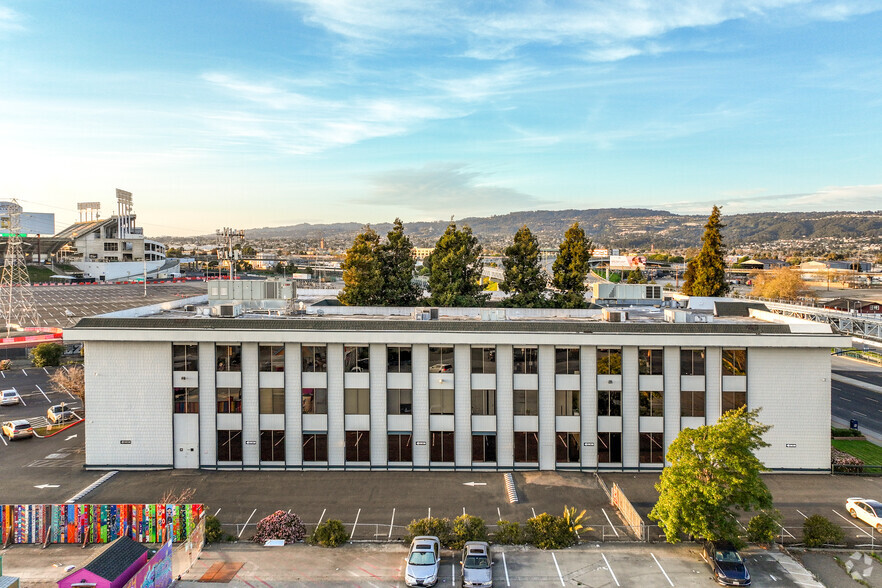 675 Hegenberger Rd, Oakland, CA en alquiler - Foto del edificio - Imagen 3 de 9