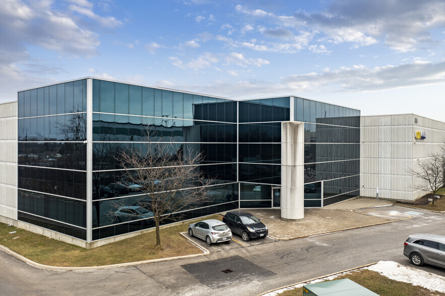 835 Intermodal Dr, Brampton, ON en alquiler - Foto del edificio - Imagen 2 de 3