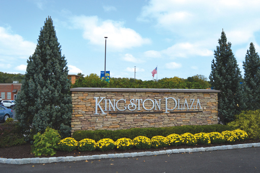 100-350 Plaza Rd, Kingston, NY en alquiler - Foto del edificio - Imagen 2 de 5