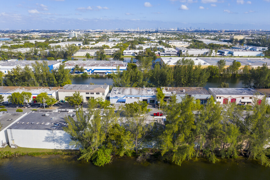 1905 NW 93rd Ave, Miami, FL en alquiler - Foto del edificio - Imagen 3 de 90