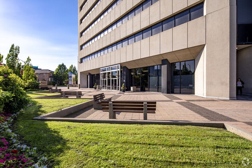 250 Ferrand Dr, Toronto, ON en alquiler - Foto del edificio - Imagen 3 de 12