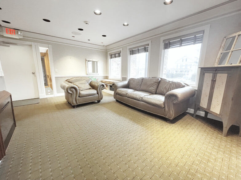 10 Berkeley St, Norwalk, CT en alquiler - Foto del interior - Imagen 2 de 15