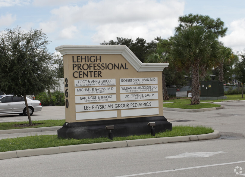 260 Beth Stacey Blvd, Lehigh Acres, FL en alquiler - Foto del edificio - Imagen 3 de 10