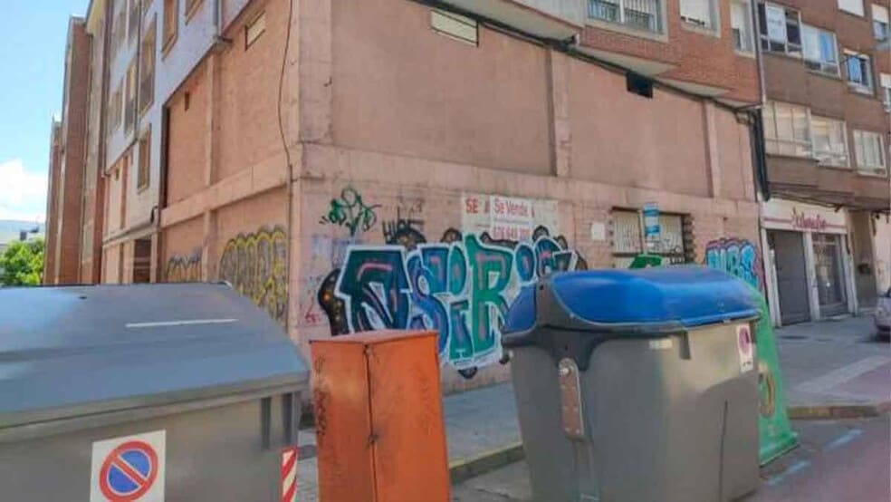 Local en Ponferrada, León en venta - Foto del edificio - Imagen 2 de 5