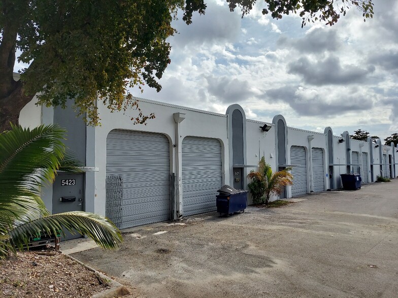 5401-5423 NW 74th Ave, Miami, FL en alquiler - Foto del edificio - Imagen 1 de 6