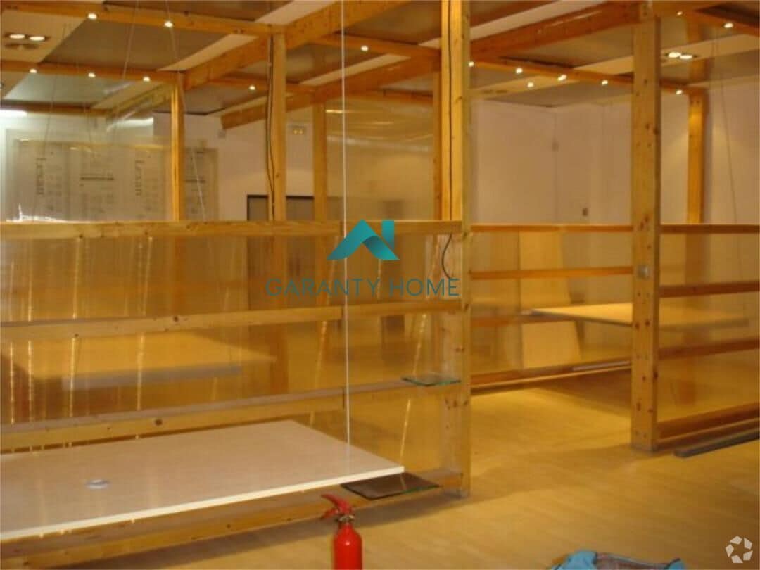 Madrid, MAD 28021 - - - Foto del interior - Image 2 of 7