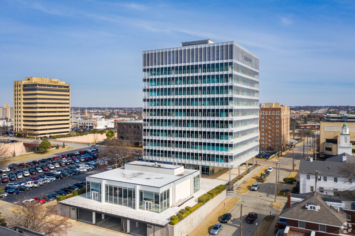 1350 S Boulder Ave, Tulsa, OK en alquiler Foto del edificio- Imagen 1 de 1