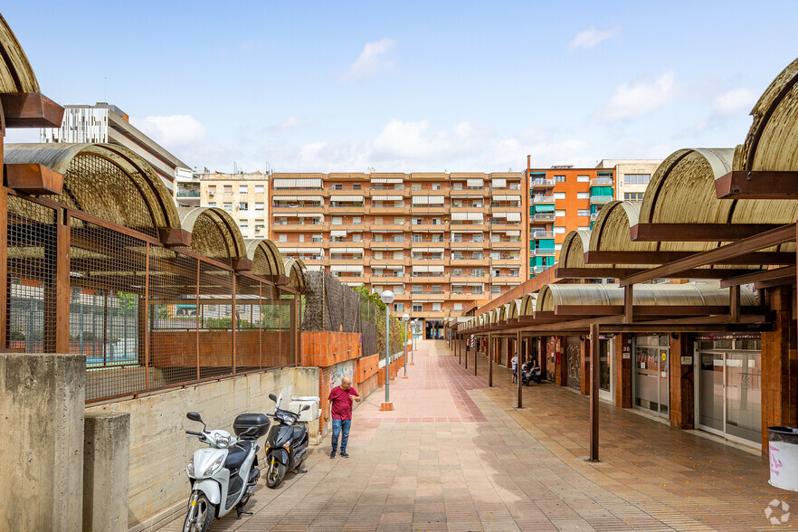 Edificio residencial en Barcelona, Barcelona en venta - Foto del edificio - Imagen 2 de 3