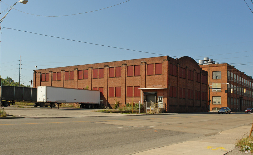 1251 W Market St, Warren, OH en alquiler - Foto del edificio - Imagen 2 de 13