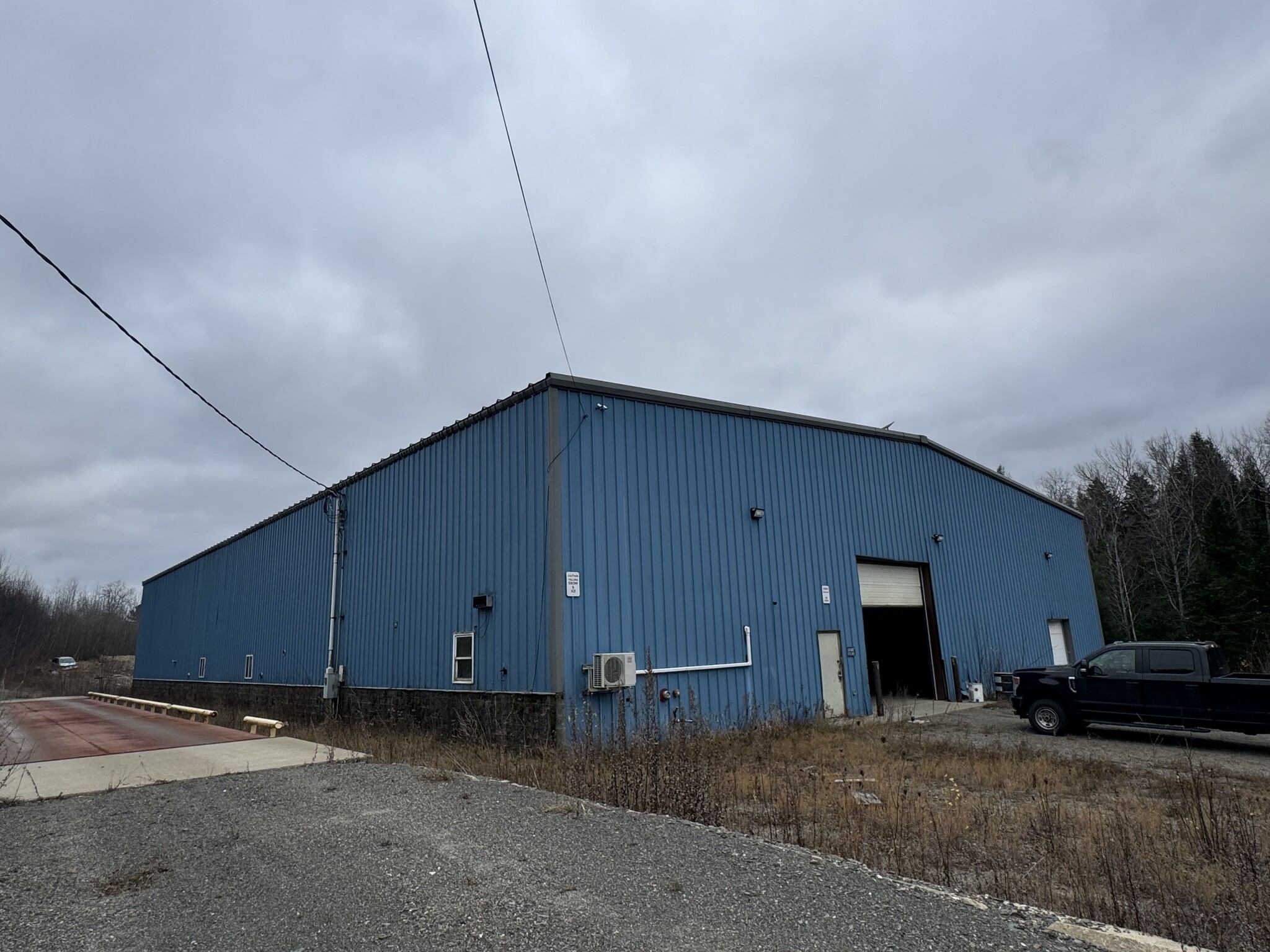 55 Industrial Dr, East Millinocket, ME en venta Foto del edificio- Imagen 1 de 11