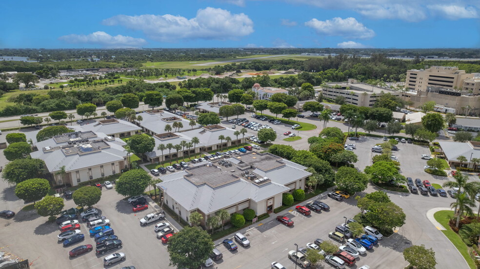 160 John F Kennedy Dr, Lake Worth, FL en alquiler - Foto del edificio - Imagen 2 de 19