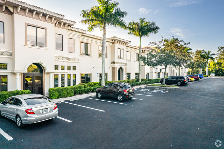 12140 Carissa Commerce Ct, Fort Myers, FL en alquiler - Foto del edificio - Imagen 2 de 15