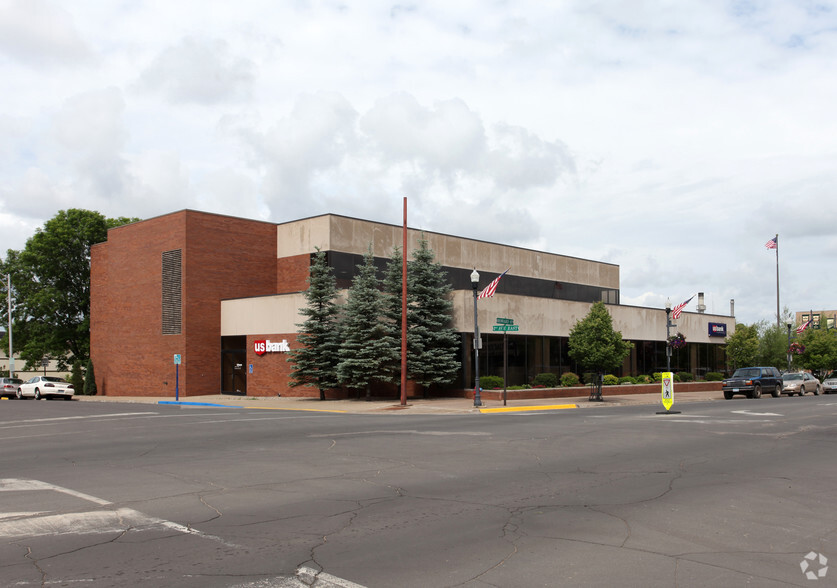 211 E Howard St, Hibbing, MN en alquiler - Foto del edificio - Imagen 1 de 8