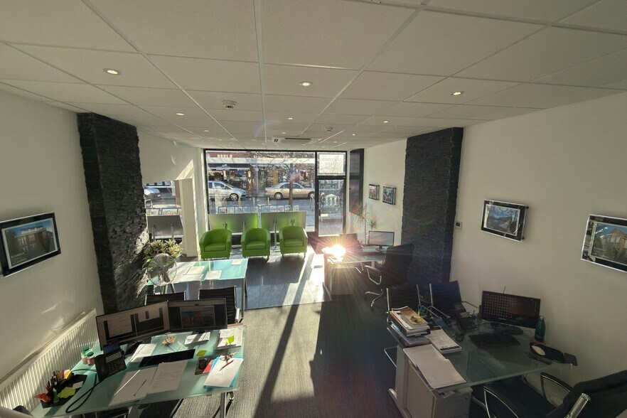 69 Commercial Way, Woking en venta - Foto del interior - Imagen 3 de 5