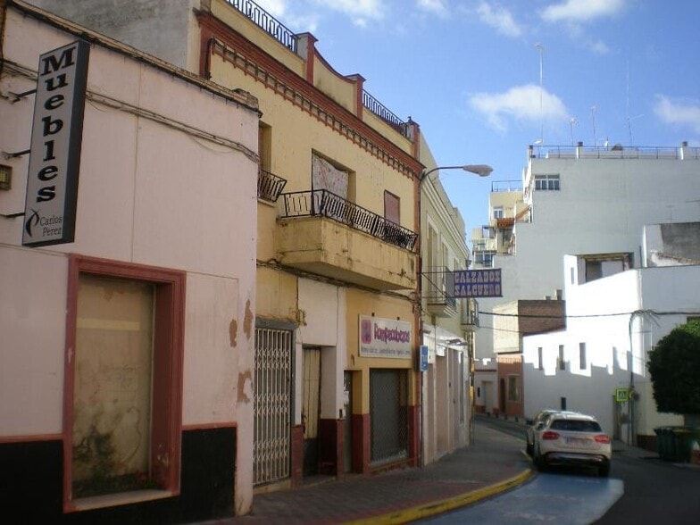 Calle Madueño de los Aires, 6, Alcalá de Guadaíra, Sevilla en venta - Foto del edificio - Imagen 3 de 3