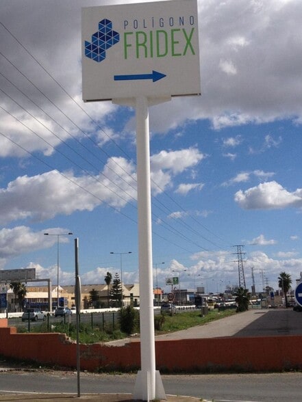 Nave en Alcalá de Guadaíra en venta - Foto del edificio - Imagen 3 de 9