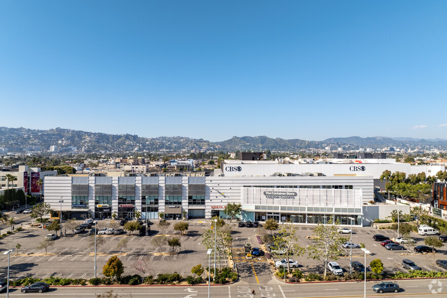 110 S Fairfax Ave, Los Angeles, CA en alquiler - Foto del edificio - Imagen 2 de 6