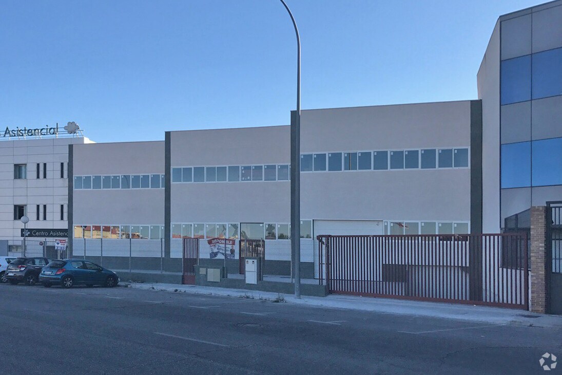 Avenida de la Reguera, 7, Móstoles, Madrid en venta Foto principal- Imagen 1 de 4