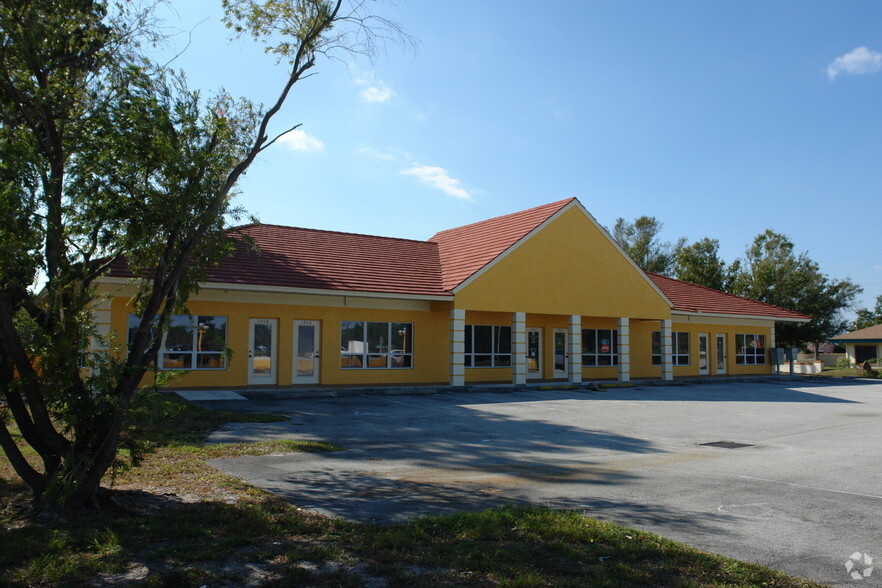 1926-1936 SE Port St Lucie Blvd, Port Saint Lucie, FL en alquiler - Foto del edificio - Imagen 3 de 17