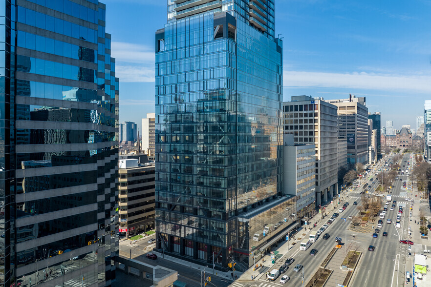 480 University Ave, Toronto, ON en alquiler - Foto del edificio - Imagen 1 de 20