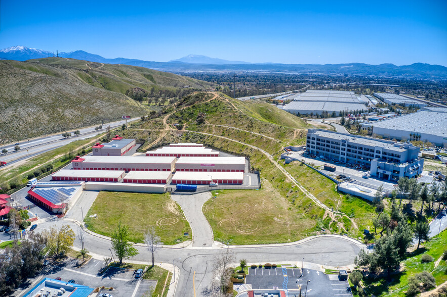 Ostrems Way, San Bernardino, CA en venta - Foto del edificio - Imagen 3 de 5