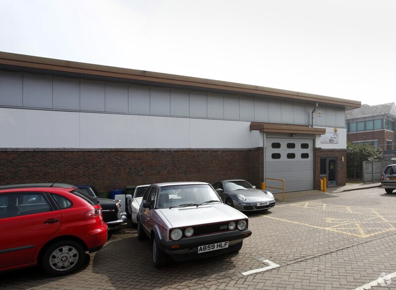 Bay Tree Ave, Leatherhead en alquiler - Foto del edificio - Imagen 2 de 7