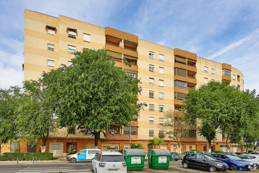 Edificio residencial en Sevilla, Sevilla en venta - Foto del edificio - Imagen 2 de 3