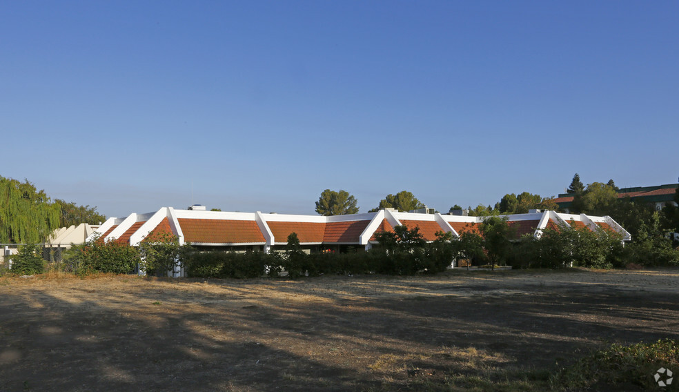 509 Los Coches St, Milpitas, CA en alquiler - Foto del edificio - Imagen 3 de 10